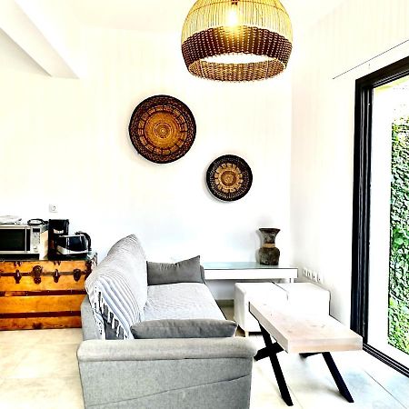 Alkestis Studios Lixouri Luaran gambar
