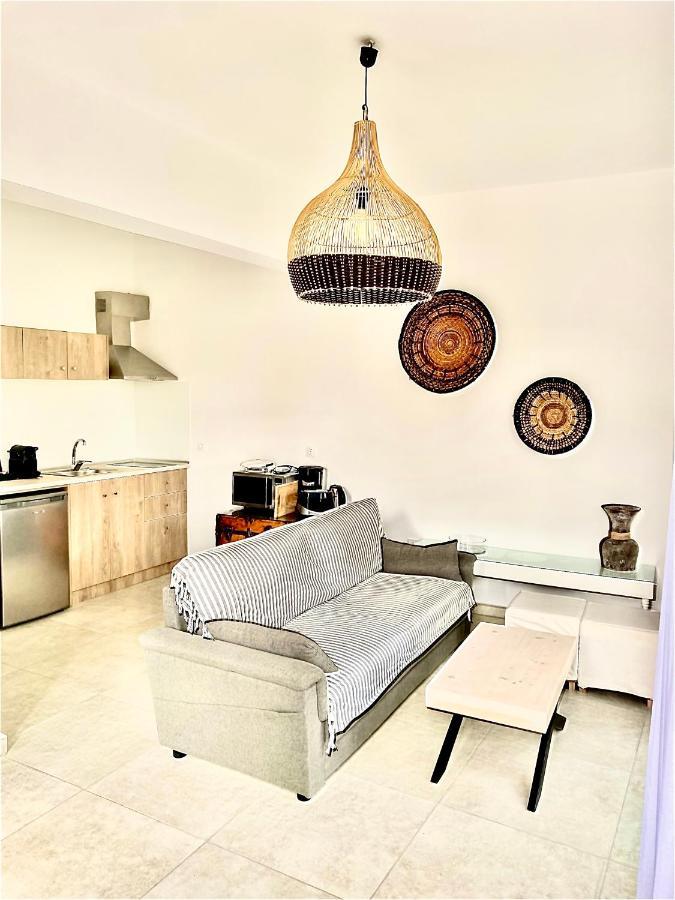 Alkestis Studios Lixouri Luaran gambar